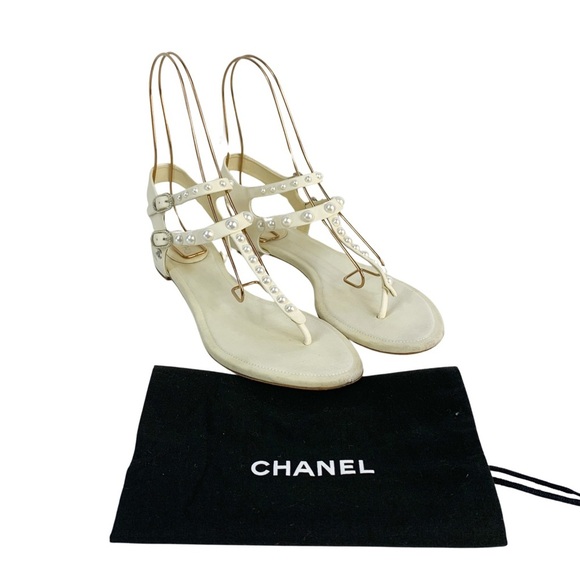 CHANEL Lambskin Leather Off-White Faux pearls Strap Thong Sandals CC COCO 41 - Picture 1 of 14